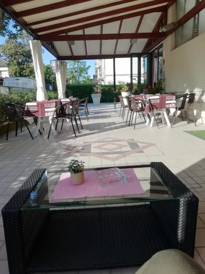 Hotel Goldene Rose Rímini Exterior foto