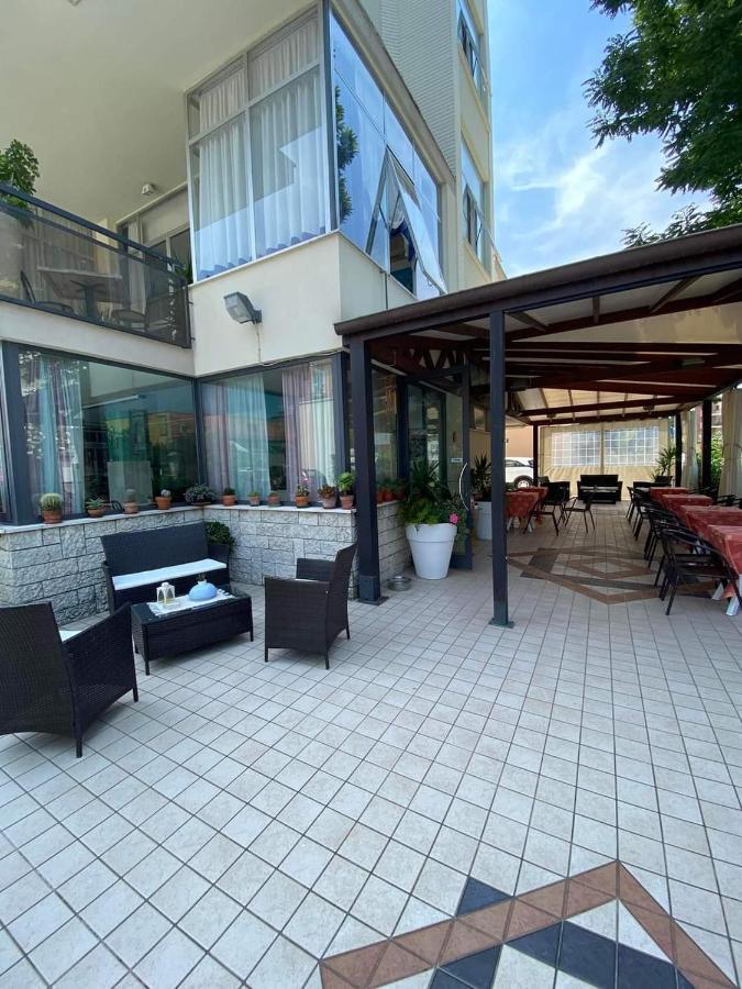 Hotel Goldene Rose Rímini Exterior foto