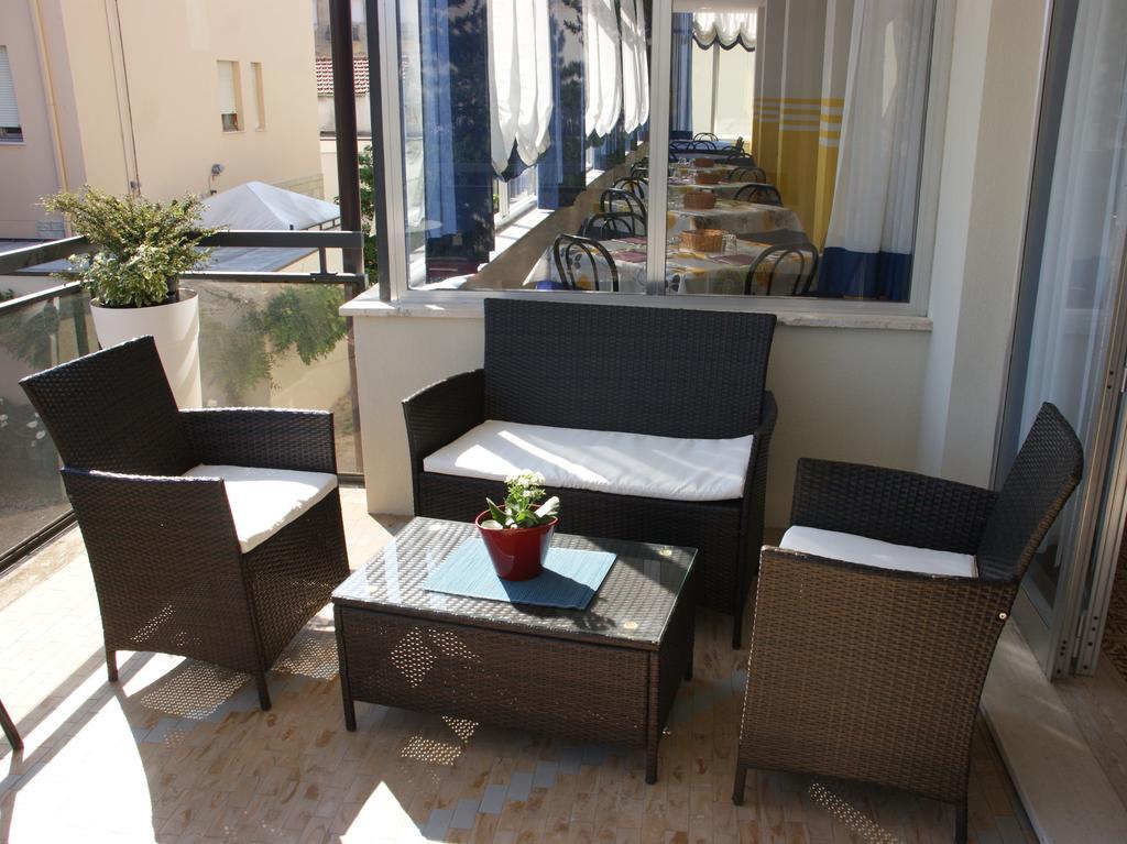 Hotel Goldene Rose Rímini Exterior foto