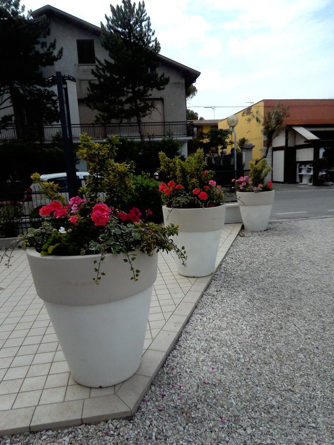 Hotel Goldene Rose Rímini Exterior foto