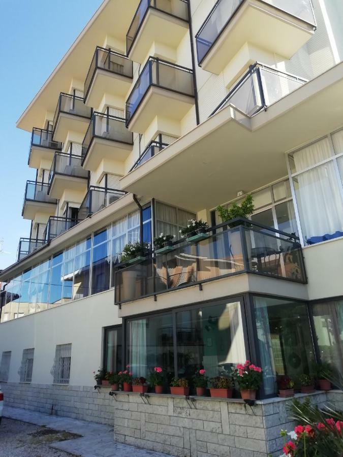Hotel Goldene Rose Rímini Exterior foto